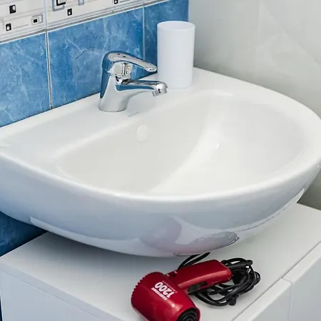 Serene With Balcony By Pikhost Appartement *